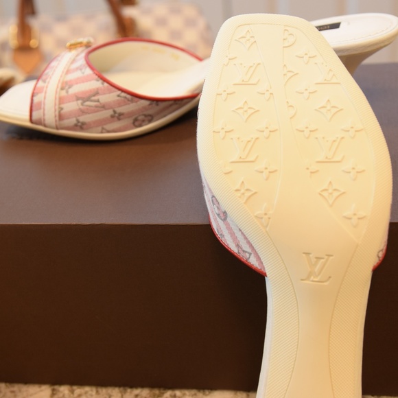 Louis Vuitton Monogram Kitten heel - Picture 2 of 4